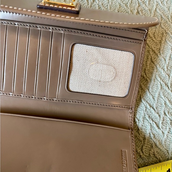 Dooney & Bourke Selleria  Leather Wallet in taupe - Picture 6 of 8
